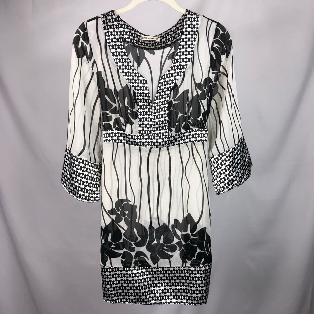 NWOT FOREVER BACK TIE PATTERNED BLOUSE! NEW! - Picture 2 of 8